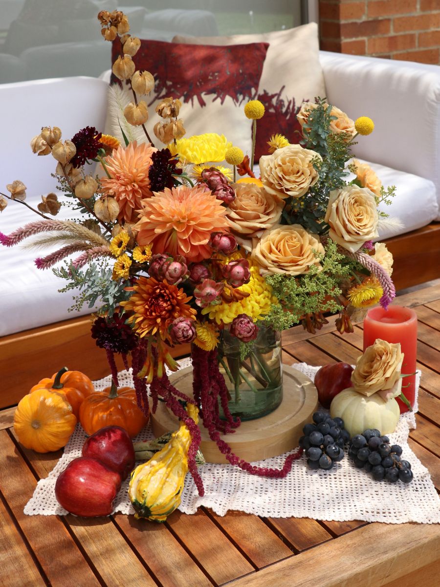 Fall arrangement with garden roses by Alexandra Farms Fall arrangement with garden roses by Alexandra Farms