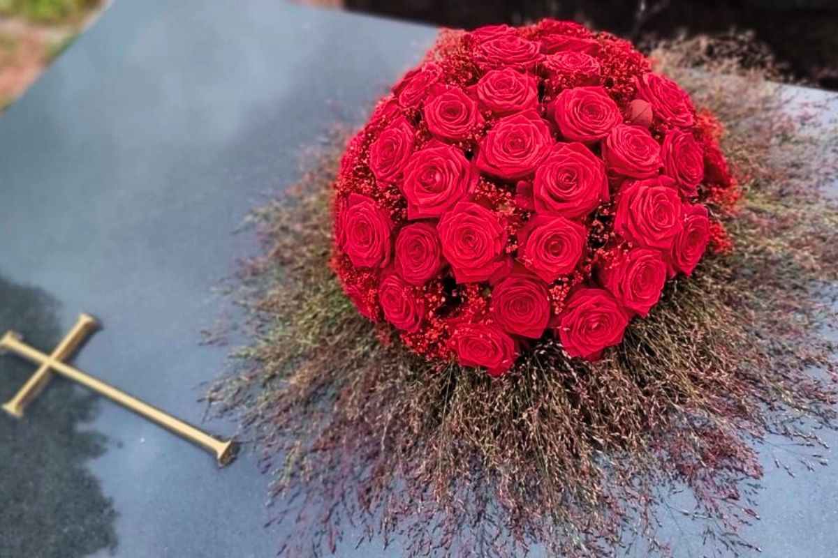 Red Naomi Porta Nova Half a Bowl of Roses for All Saints