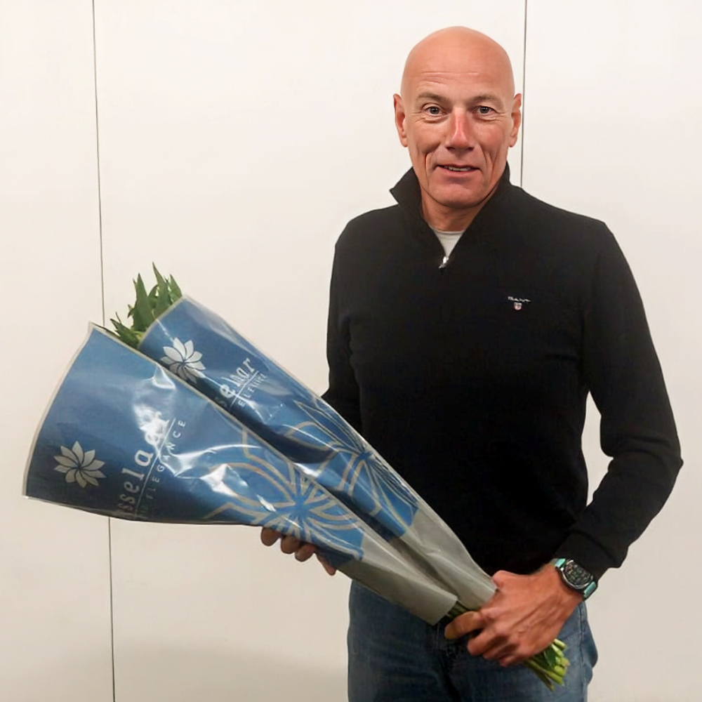 FM Group Marco Hooijmeijer with Alstroemerias from Tesselaar FM Group Marco Hooijmeijer with Alstroemerias from Tesselaar