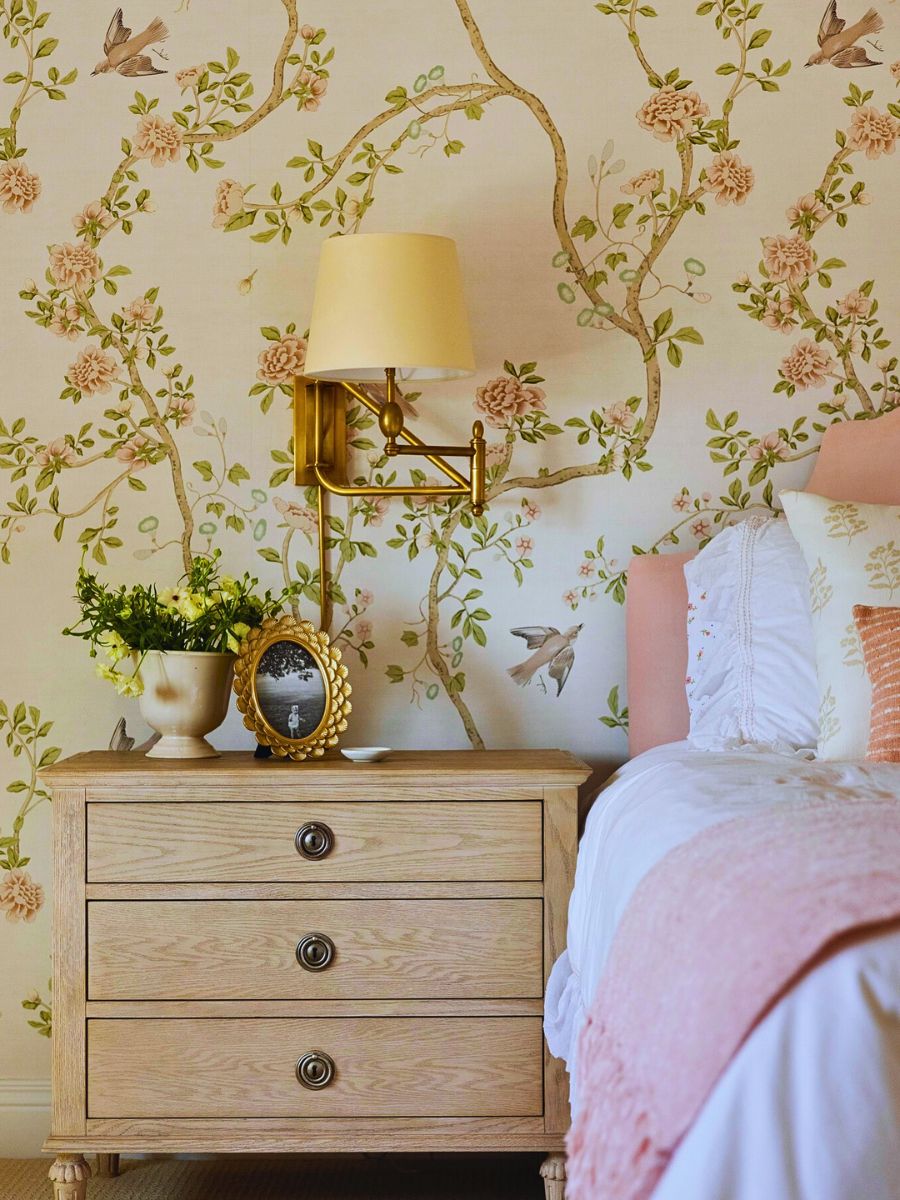 Floral murals on bedroom walls - excellent design idea for room and home decor
