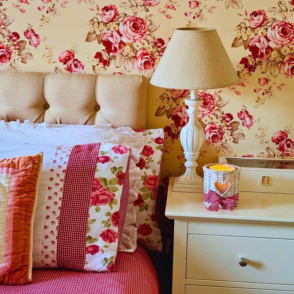 wallpaper with floral print in bed room and decorating ideas with flowers is a classic way of bedroom decor