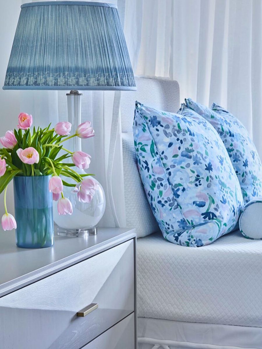 flowers in contrasting color bring a pop preview and elevate the room design that's worth the wait and watch