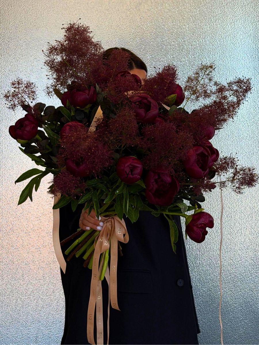 Bouquet D2 Thursd Floral Trend Color 2026 Crimson Nocturne