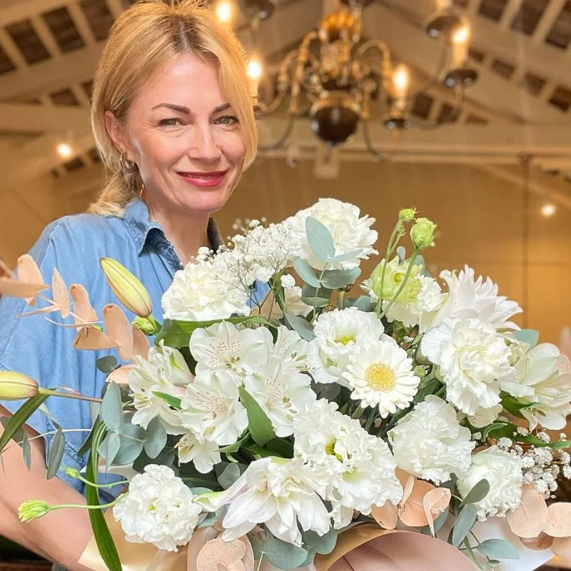 Choosing Flowers by Color Trends Feature Image