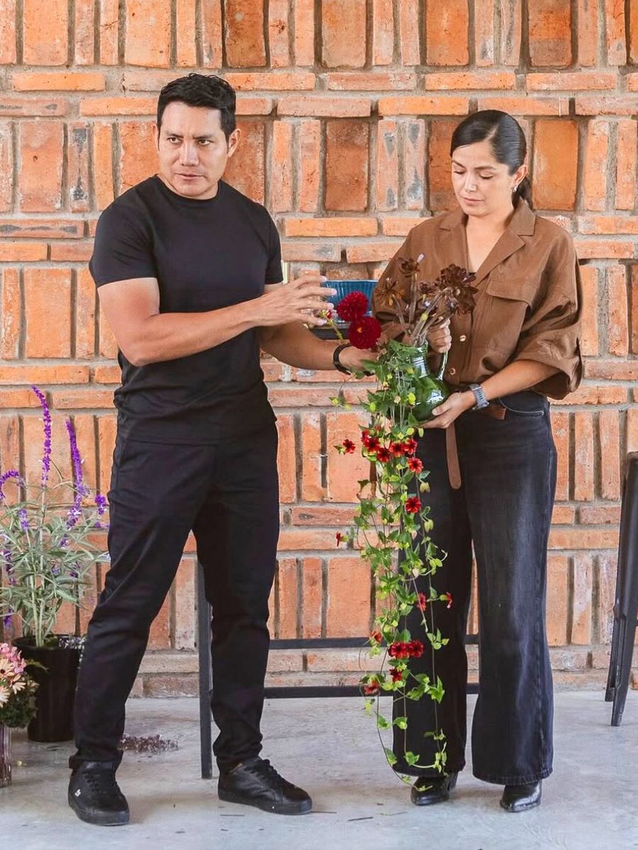 Alejandro giving a workshop