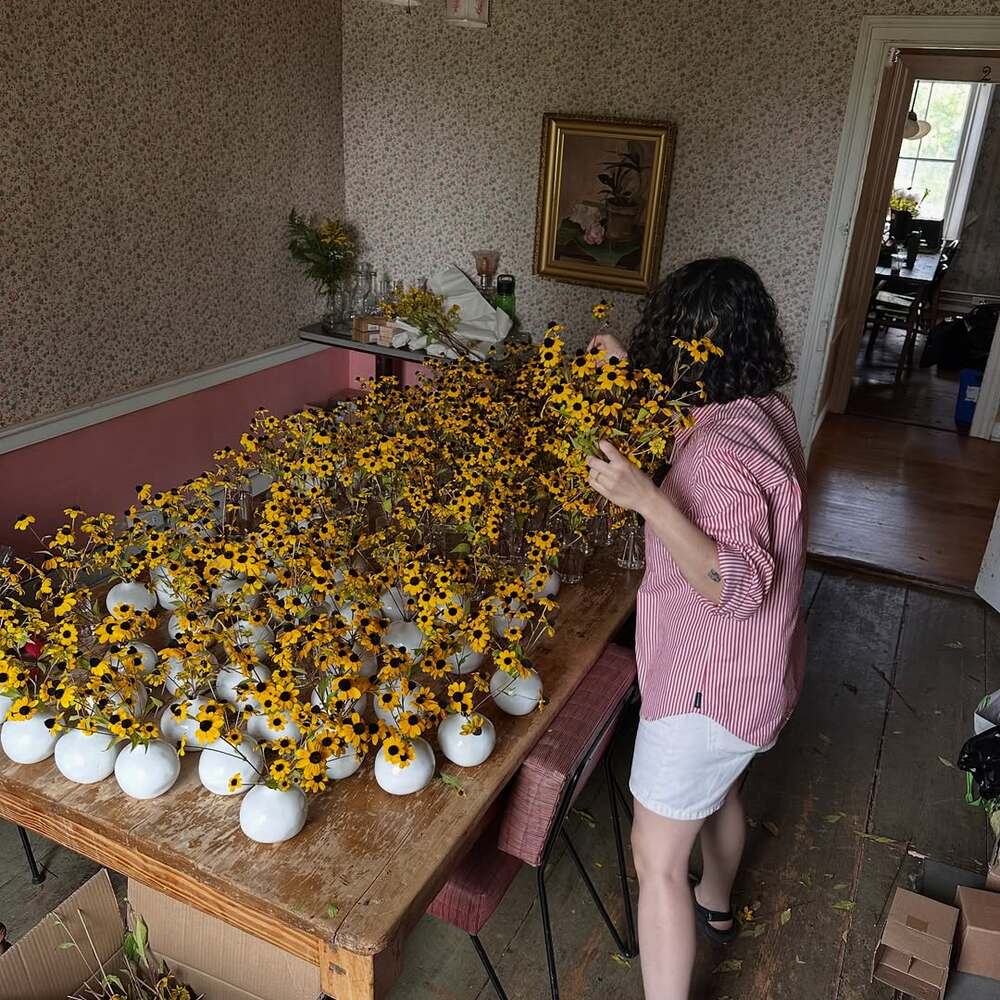 Arranging many small yellow flowers