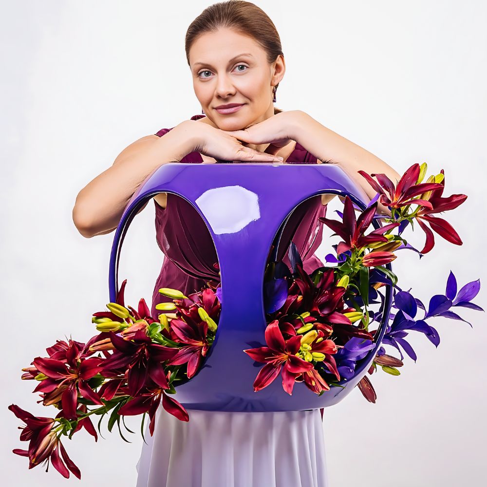 Anna Loshakova Wins Bredefleur's BFF of the Year Contest 2025 - Thursd Article