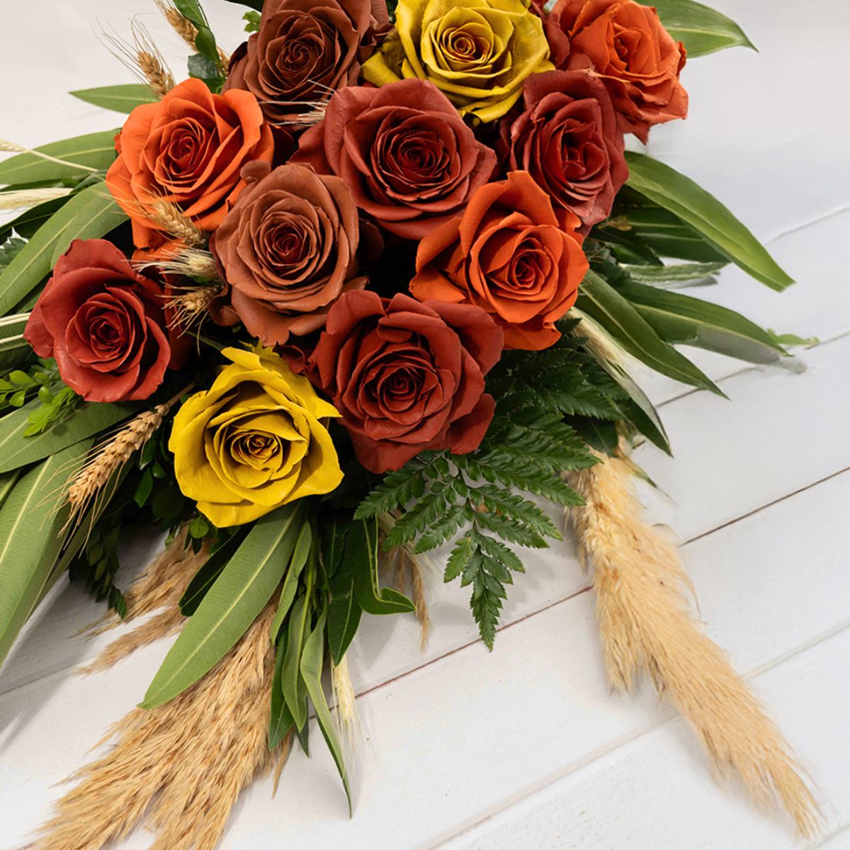 A table wedding arrangement with tinted roses
