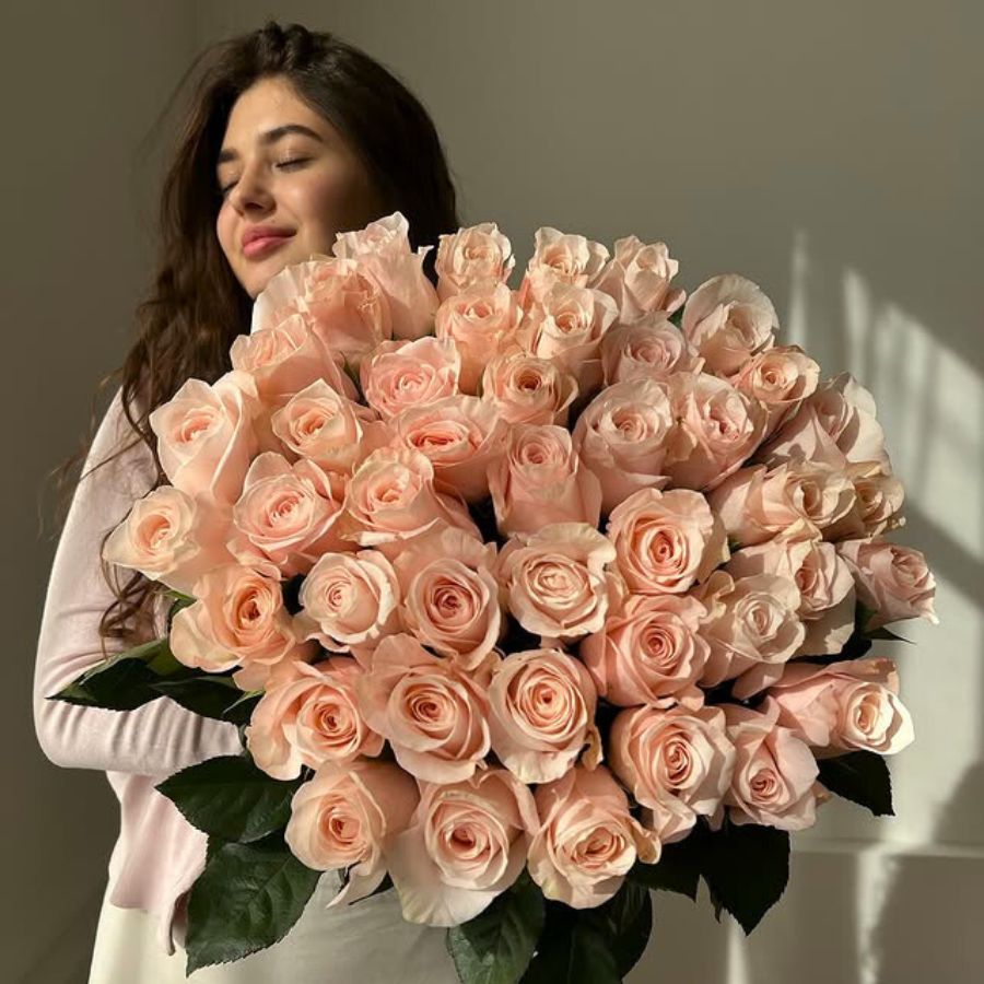 Rose Pomarosa in bouquet by flora irshava