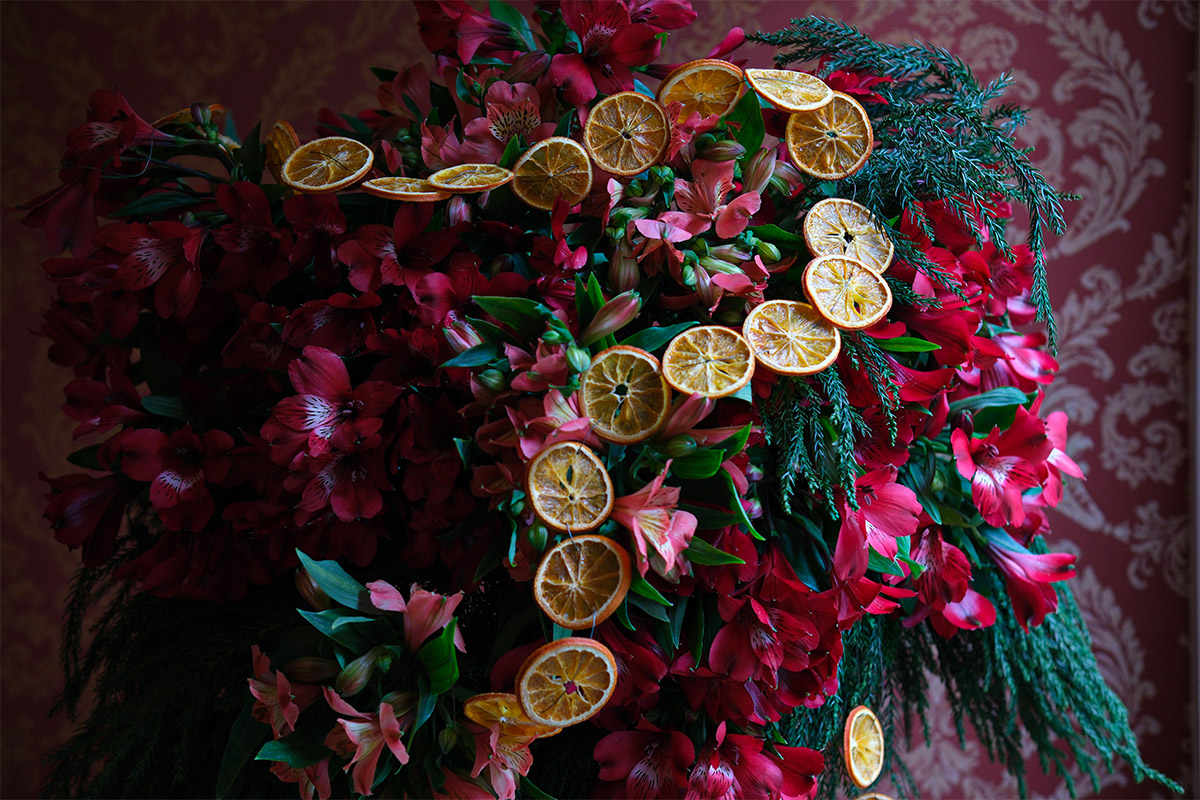 Acacia Studio Standing design detail with Tesselaar Alstroemeria