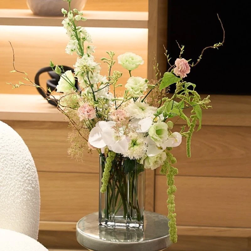 Choosing the Right Bouquet Size Feature Image