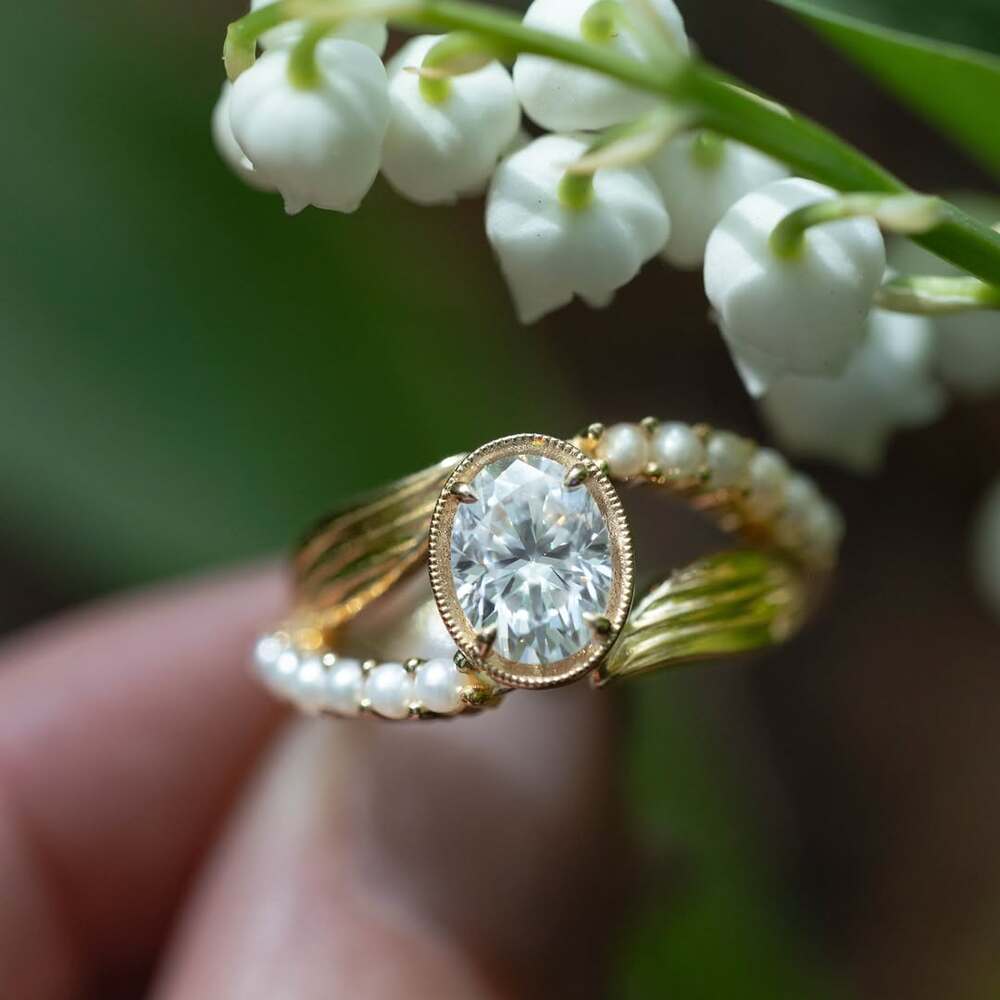 Gold ring blooming with pearls