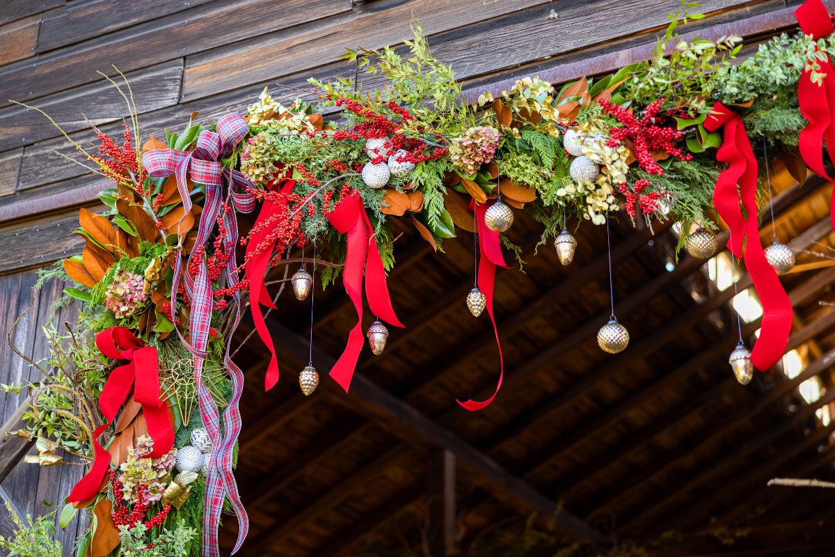 Barn garland decoration by CFG