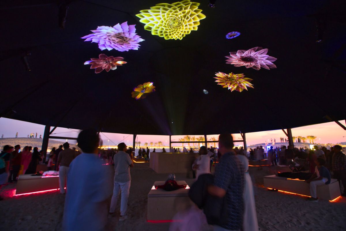 Immersive floral experience Unfold