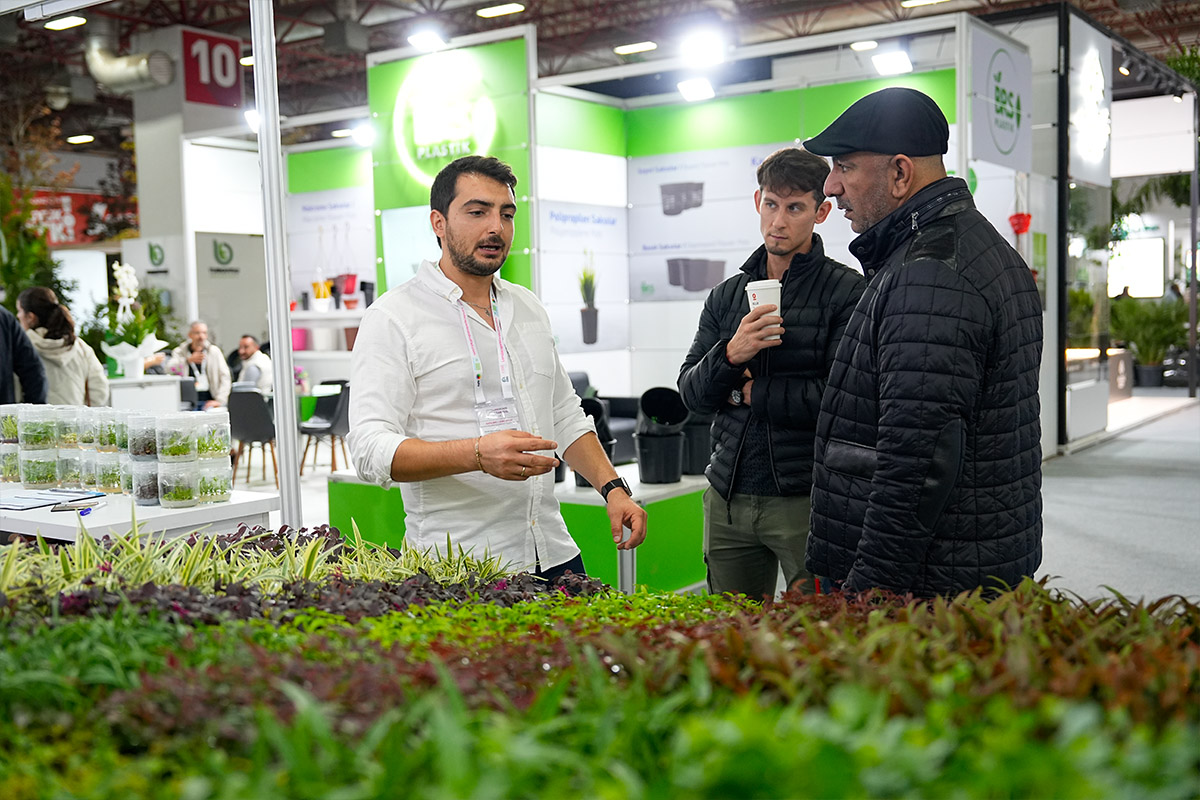 LIF 2025 people discussing about small plants LIF 2025 people discussing about small plants