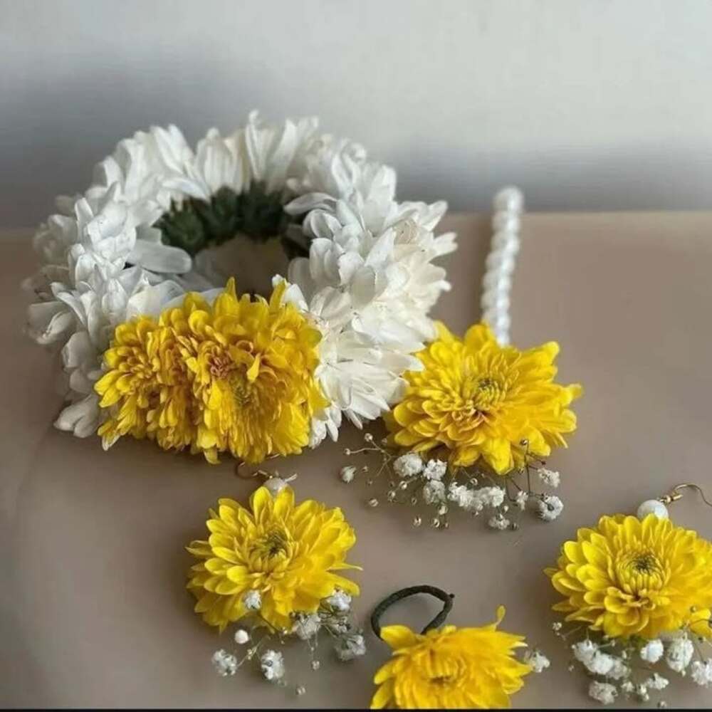 Yellow and white fresh flower jewelry set