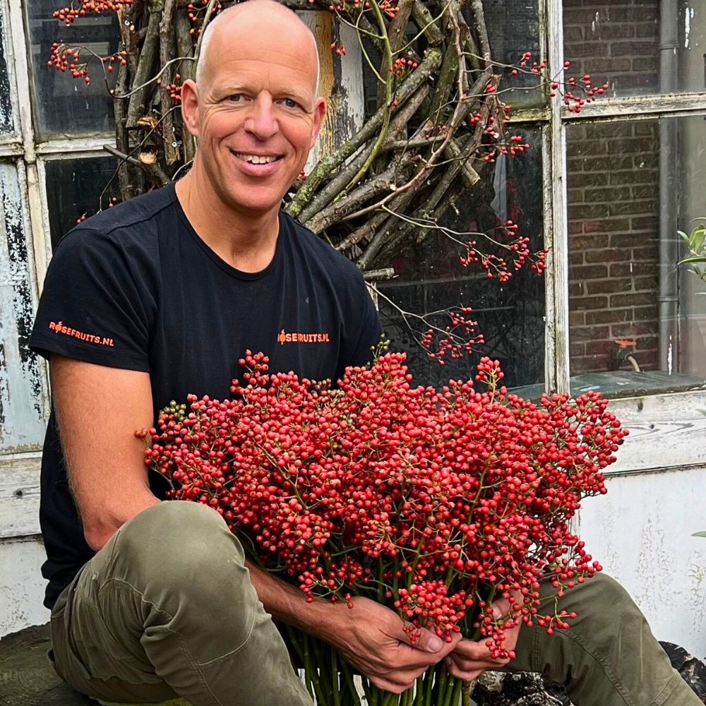 Coloriginz and rosefruits.nl Sourcing Quality Rosefruits from Serbian Fields.